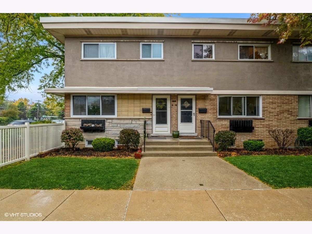 Townhomes Sold Austin Courts Libertyville Illinois, 606 Milwaukee
