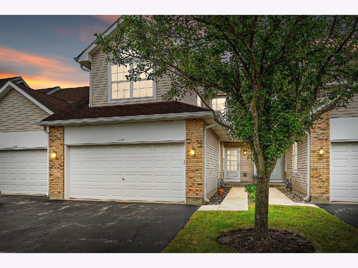 Townhomes & Condos Rented Whispering Lake Lake Bluff Illinois, 13268 Heiden