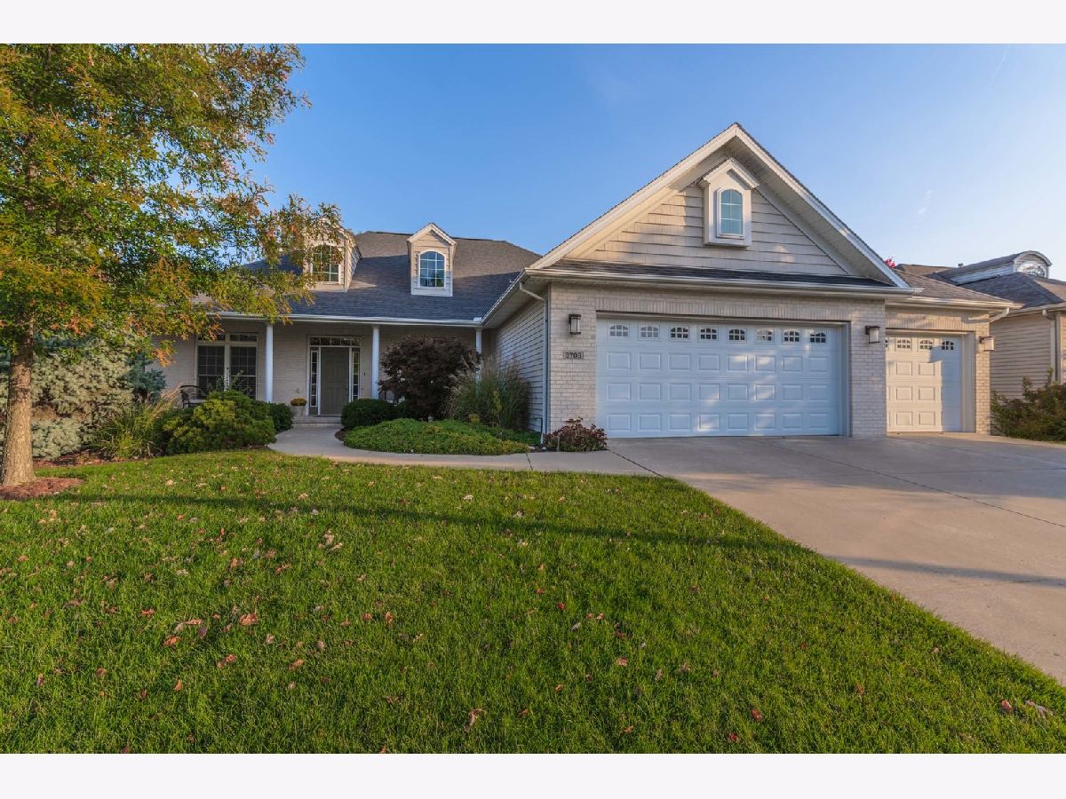 Homes & Condos & Townhomes Sold Sapphire Lake Bloomington Illinois, 3706 Helen