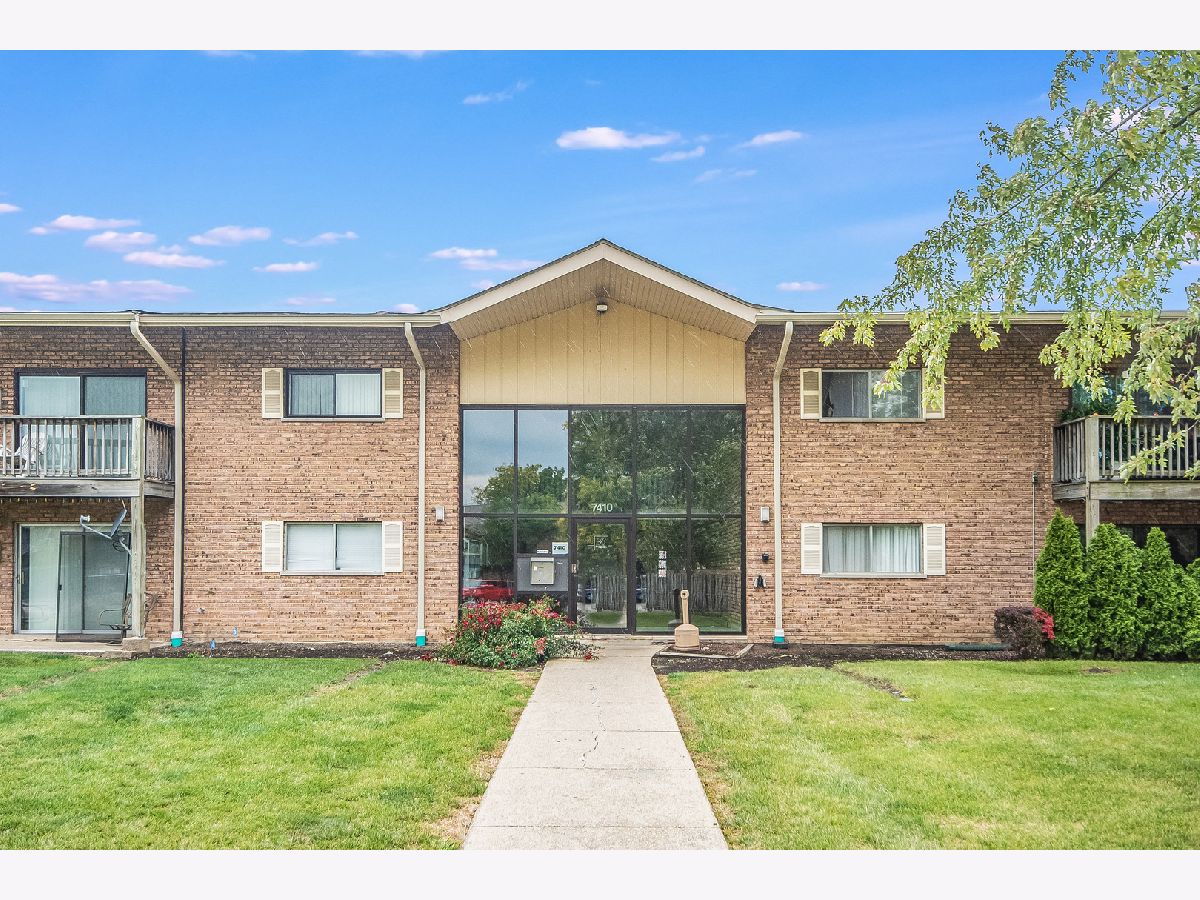 Condominiums Sold Brookdale At Darien Condominiums Darien Illinois, 7410 Brookdale