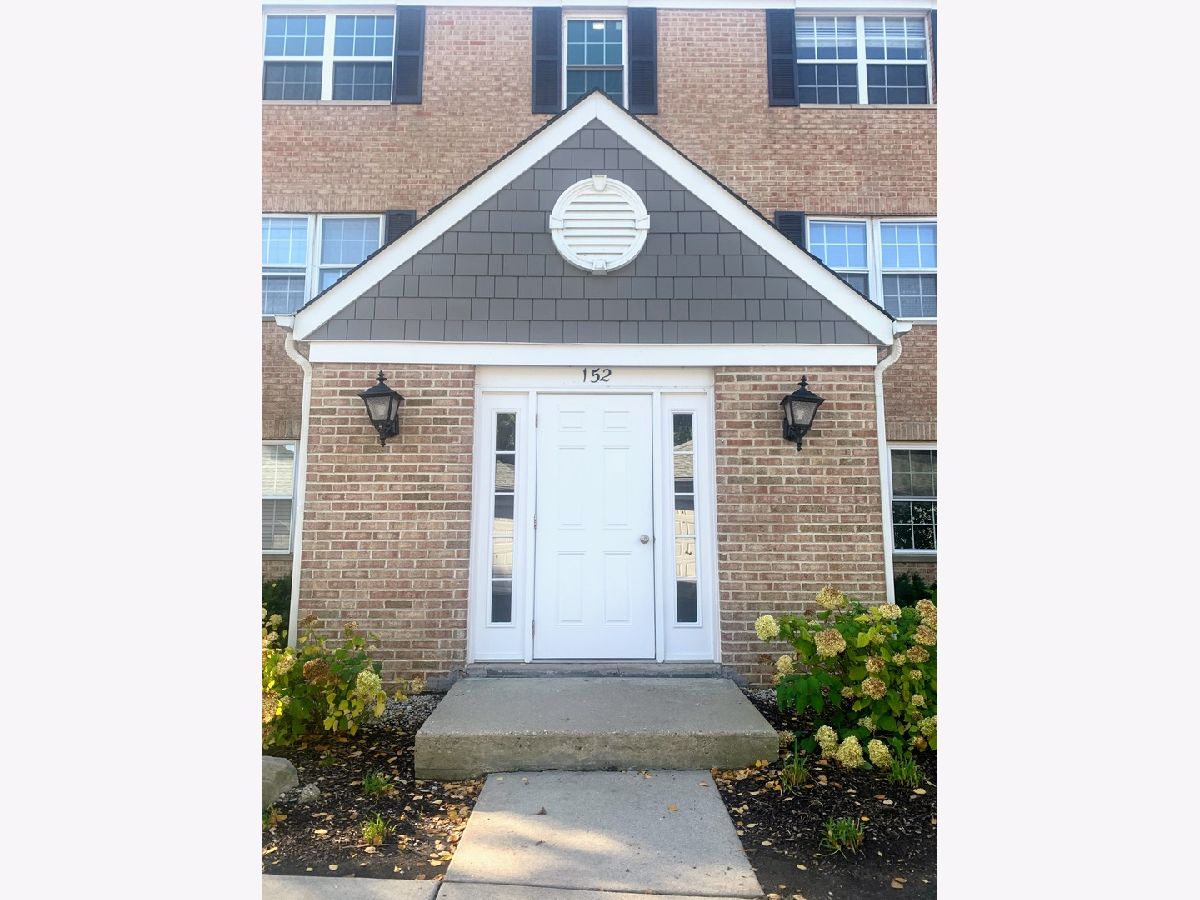Condominiums Rented Cambridge Green Libertyville Illinois, 152 Winchester