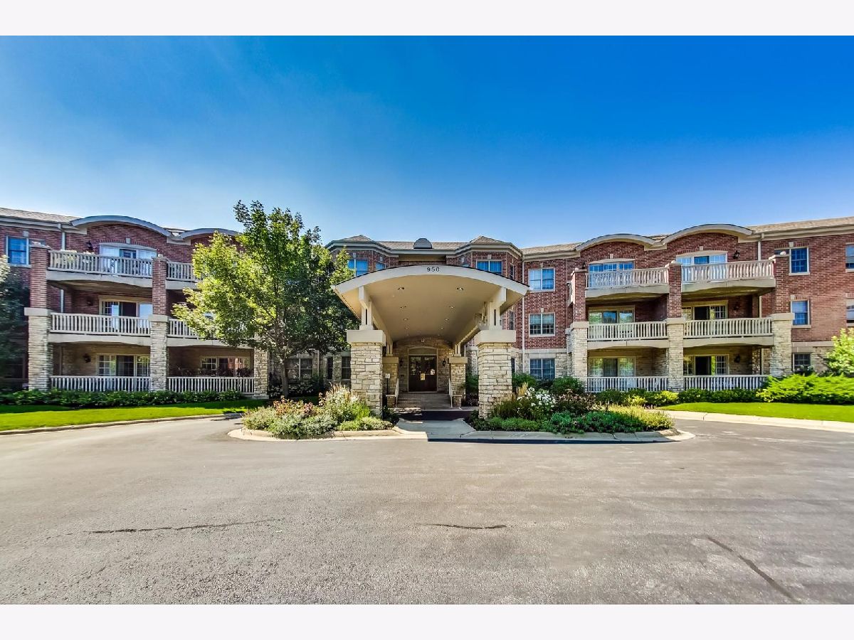 Condominiums & Homes Sold Legacy Club Highland Park Illinois, 950 Augusta