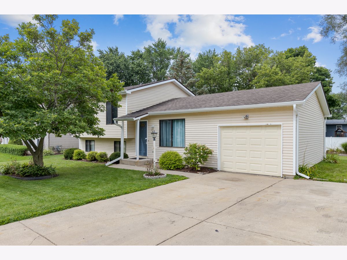 Homes & Condominiums Sold Todd Woods Woodstock Illinois, 1919 Julie