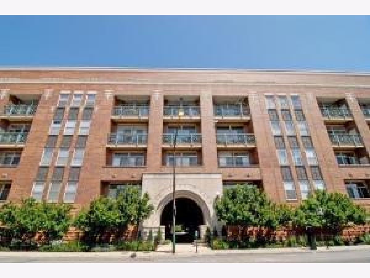 Townhomes & Condos & Homes Rented Altgeld Club Chicago Illinois, 1350 Fullerton