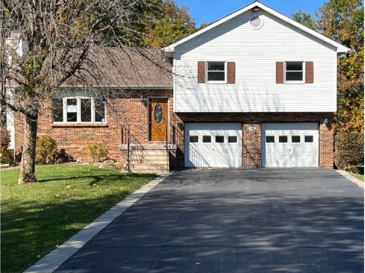 Homes Sold Lake Holiday Somonauk Illinois, 359 Dee