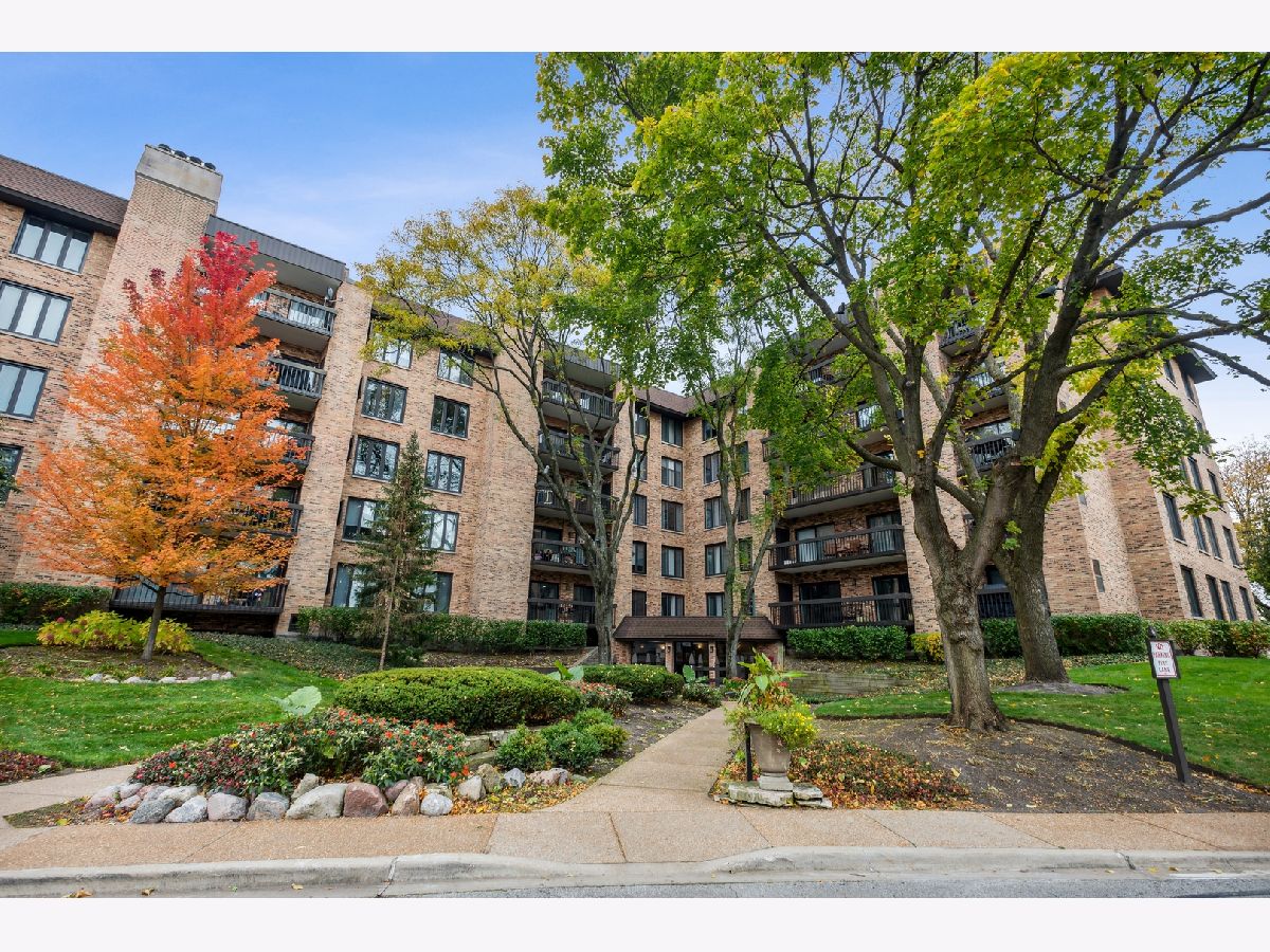 Mission Hills Northbrook IL, Condos & Townhomes & Homes For Sale & For