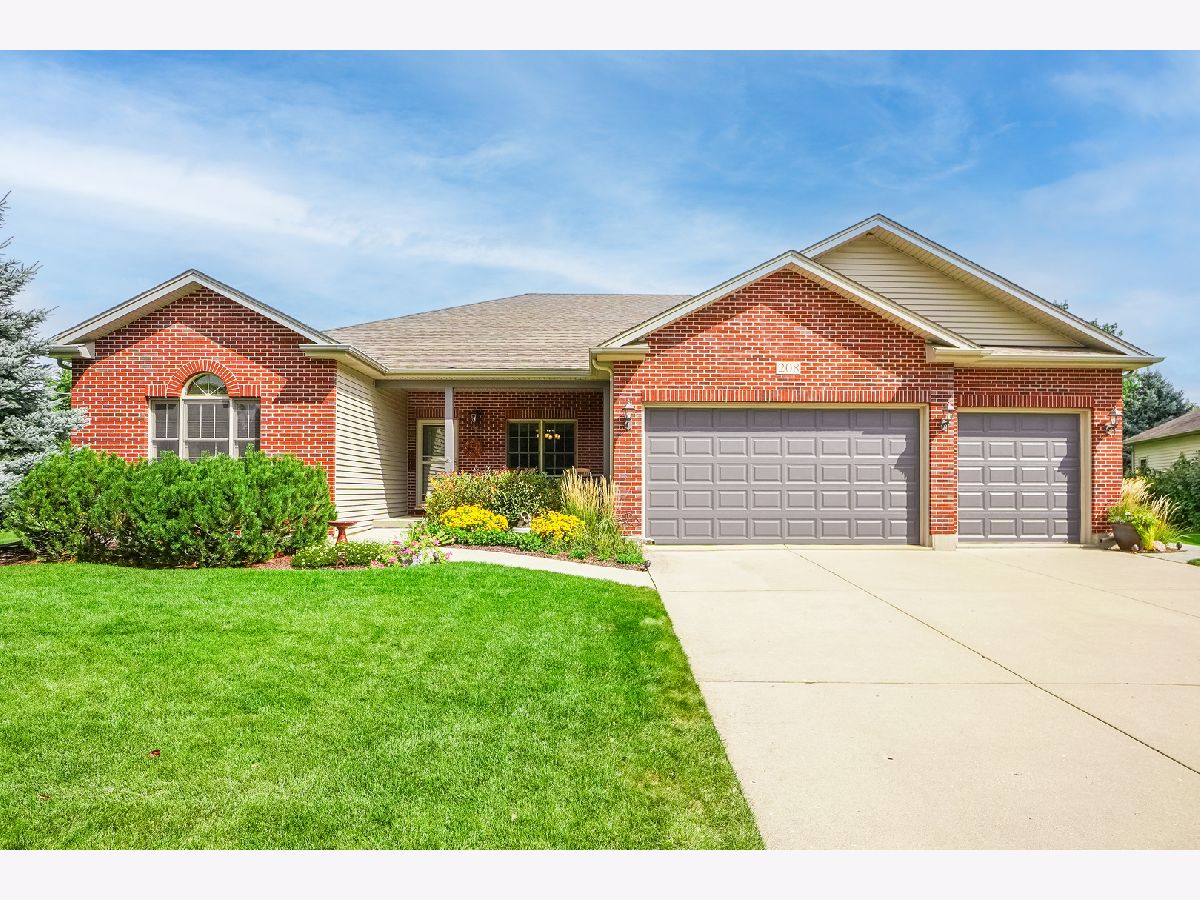 Homes & Condos & Townhomes Sold Hampshire Meadows Hampshire Illinois, 208 Red Hawk