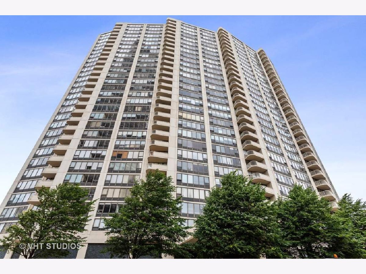 Condominiums Rented Lake Park Plaza Chicago Illinois, 3930 Pine Grove