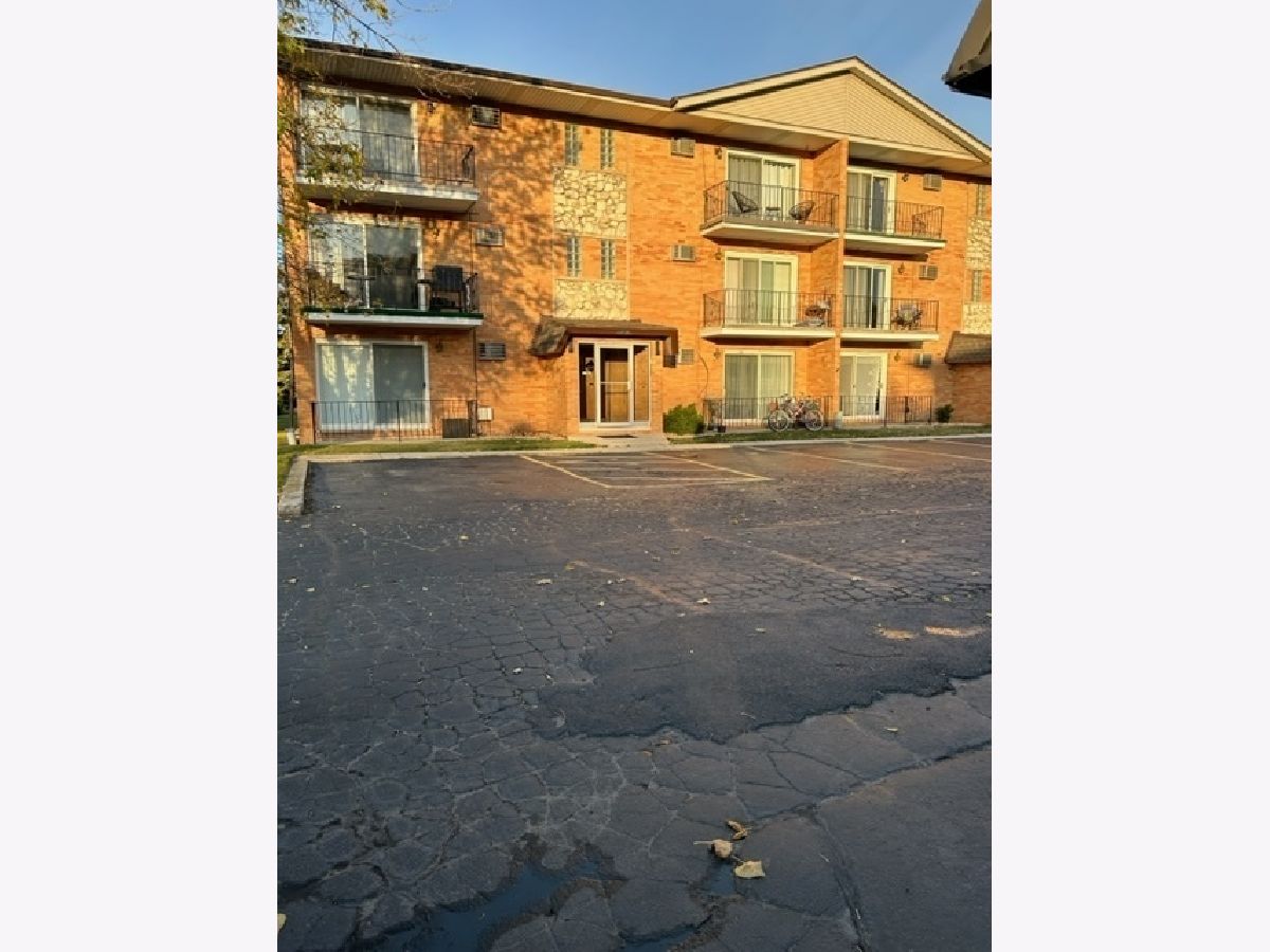 Condominiums Rented Sunrise Worth Illinois, 7550 111th