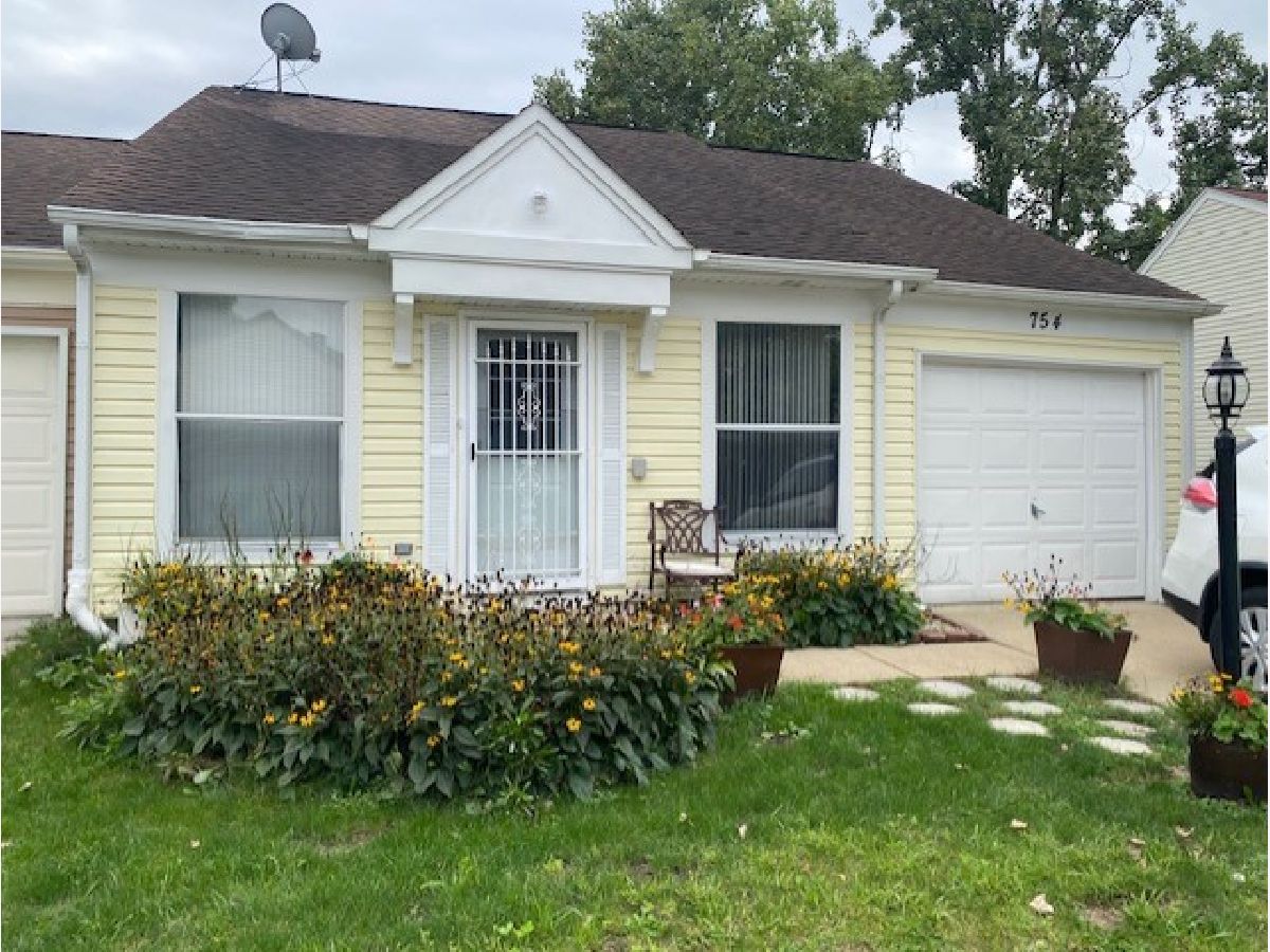 Townhomes Sold Hartford Square Hanover Park Illinois, 754 Roosevelt