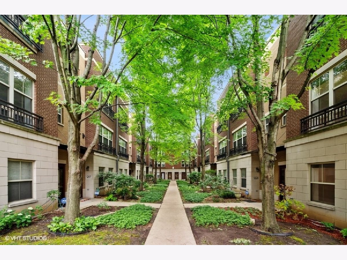 Condos & Townhomes Sold Roosevelt Square Chicago Illinois, 1231 Arthington