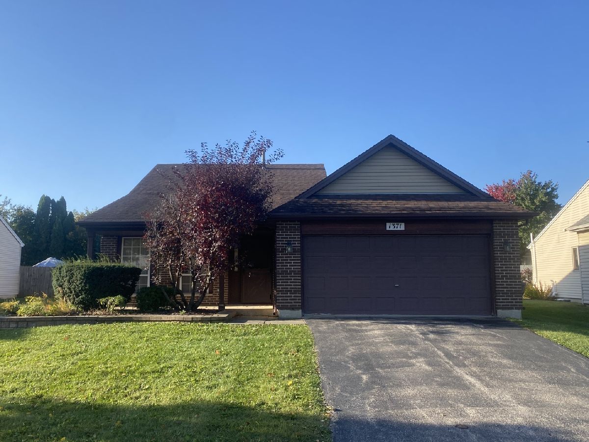 Homes & Condos & Townhomes Sold Summerhill Elgin Illinois, 1371 Burns