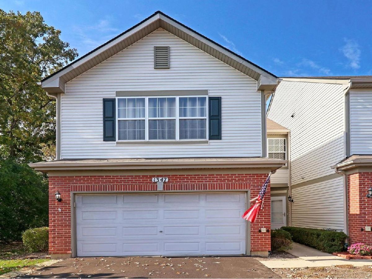 Townhomes Sold Fairfield Lakes Round Lake Illinois, 1347 Crane View