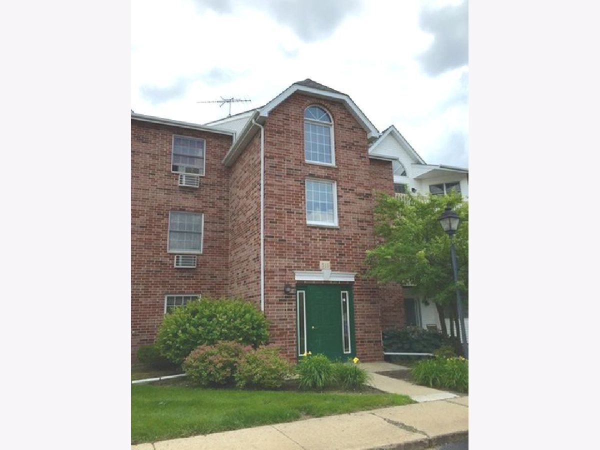 Condominiums Sold Country Club Manor Woodstock Illinois, 511 Leah