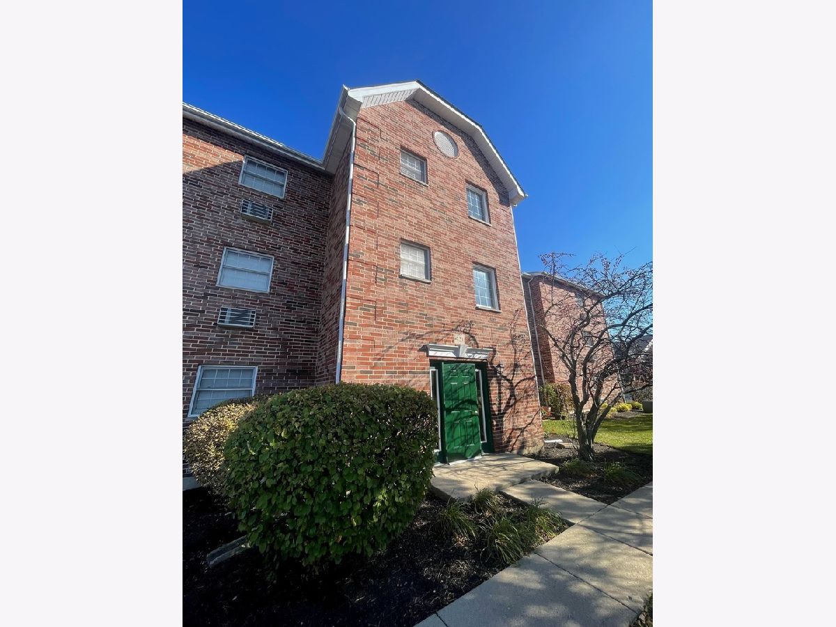 Condominiums Sold Country Club Manor Woodstock Illinois, 431 Leah