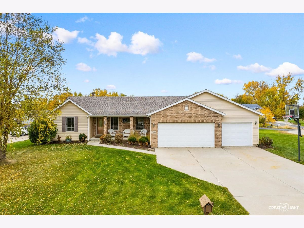 Homes Sold Woodlake Landing Sandwich Illinois, 1514 Wright