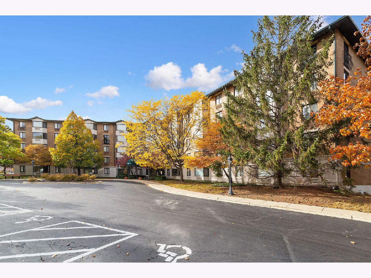 Condominiums Rented Greenbriar Place Glen Ellyn Illinois, 470 Fawell