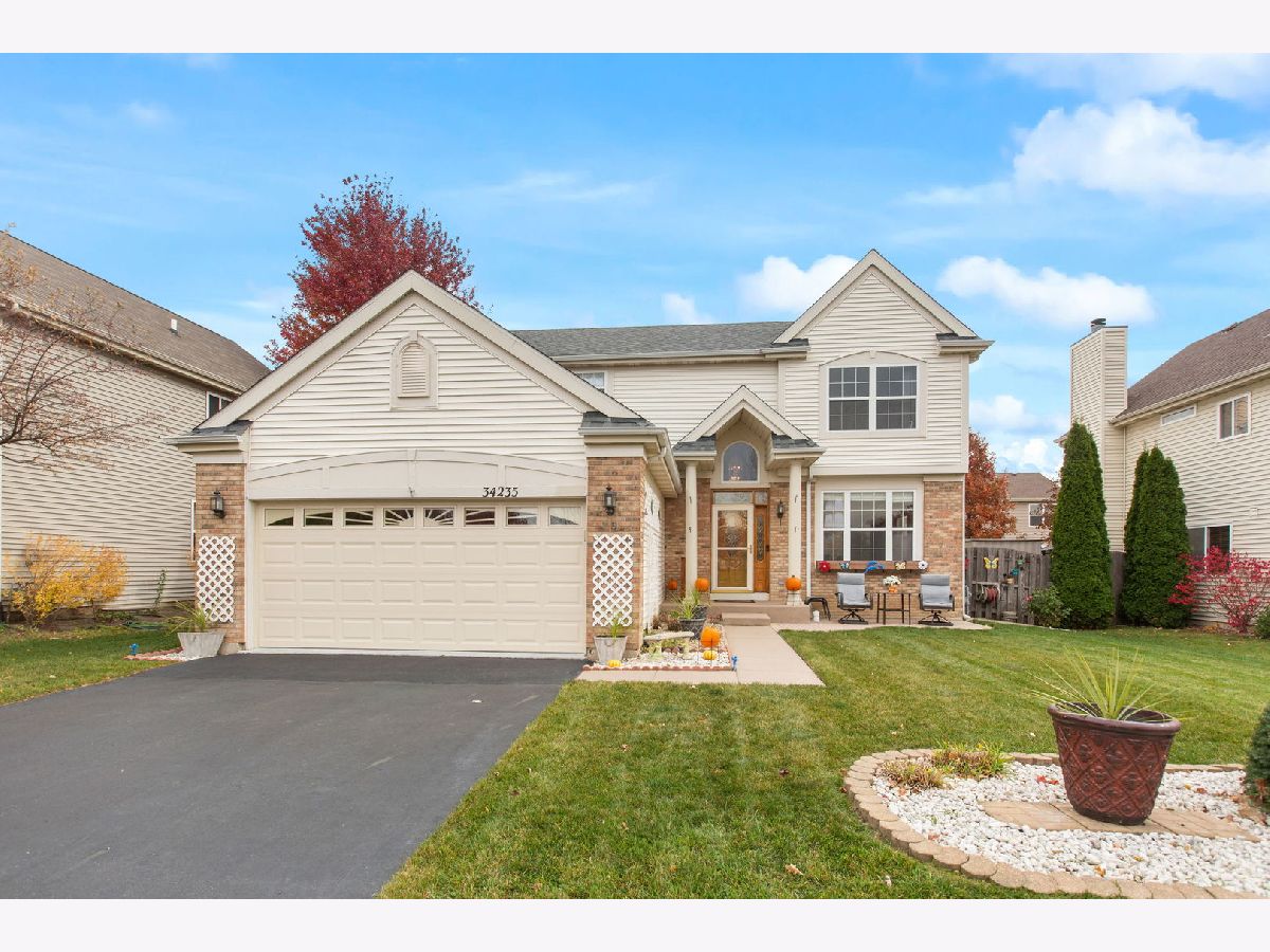 Homes & Condos & Townhomes Sold Brooks Farm Round Lake Illinois, 34235 Redtop