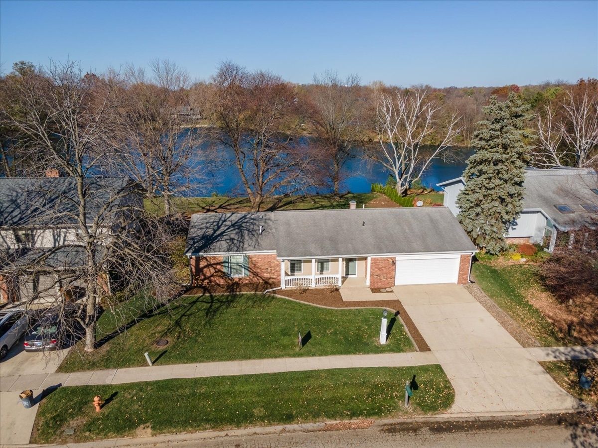 Homes & Condos & Townhomes Sold Maynard Lake Champaign Illinois, 3310 Lakeshore