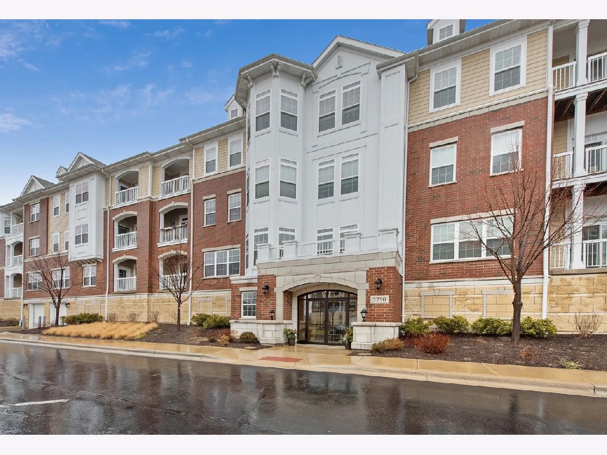 Townhomes & Condos Rented Patriot Commons At The Glen Glenview Illinois, 2750 Commons