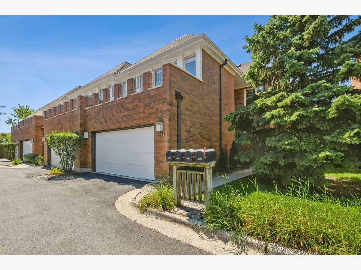 Townhomes Sold Prairie View Libertyville Illinois, 1427 Milwaukee