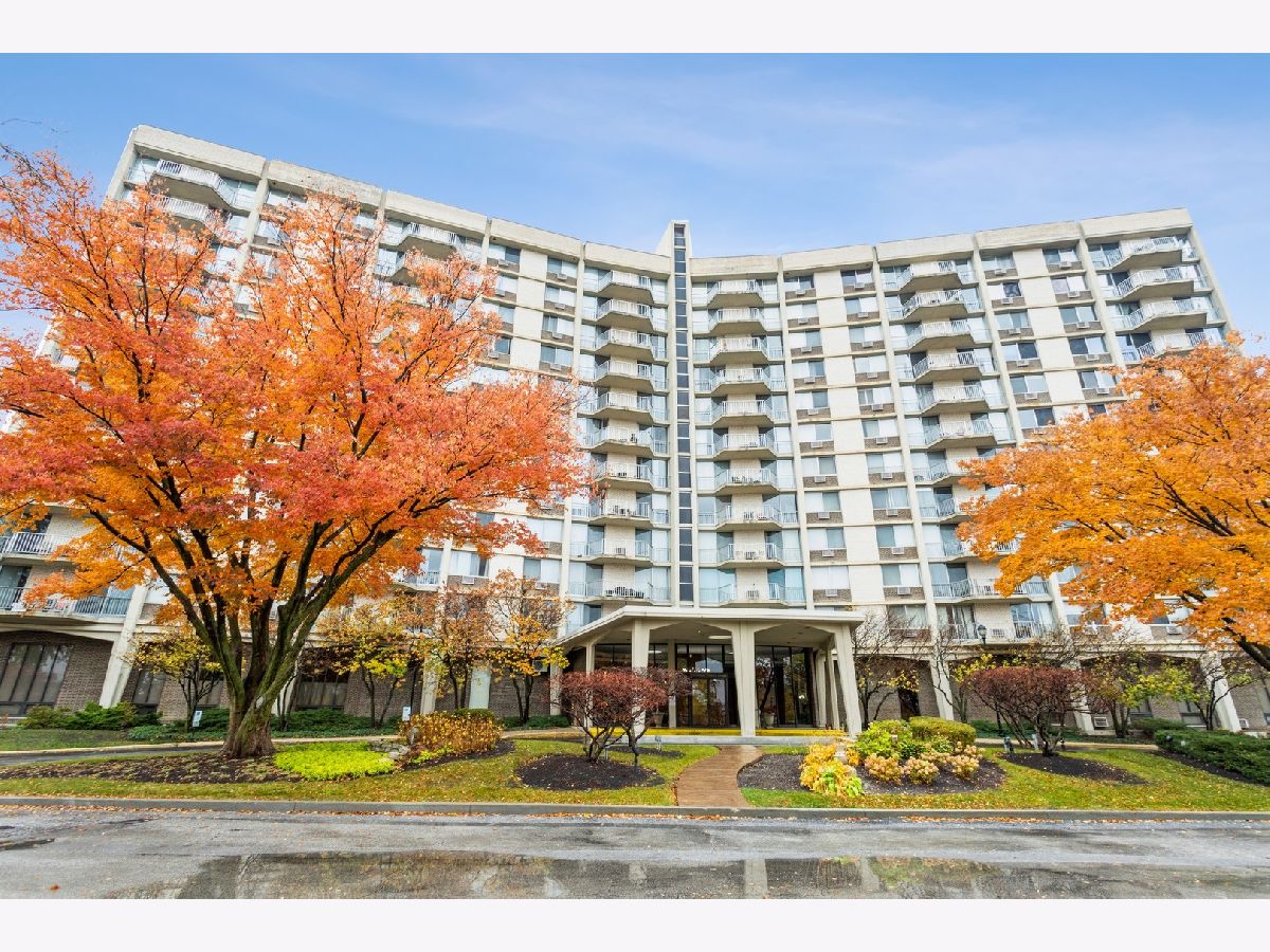 Oak Brook Towers Oak Brook IL, Condos & Townhomes For Sale & For Rent