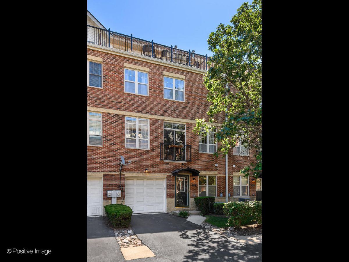 Townhomes Sold Belmont River Club Chicago Illinois, 3259 Anchor