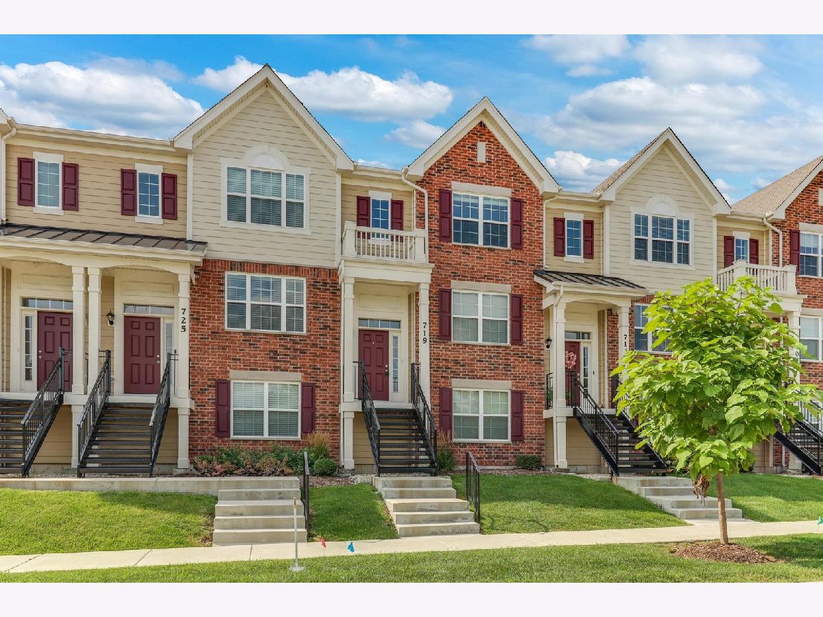 Townhomes Rented Lake Ridge Townhomes Mundelein Illinois, 719 Hickory