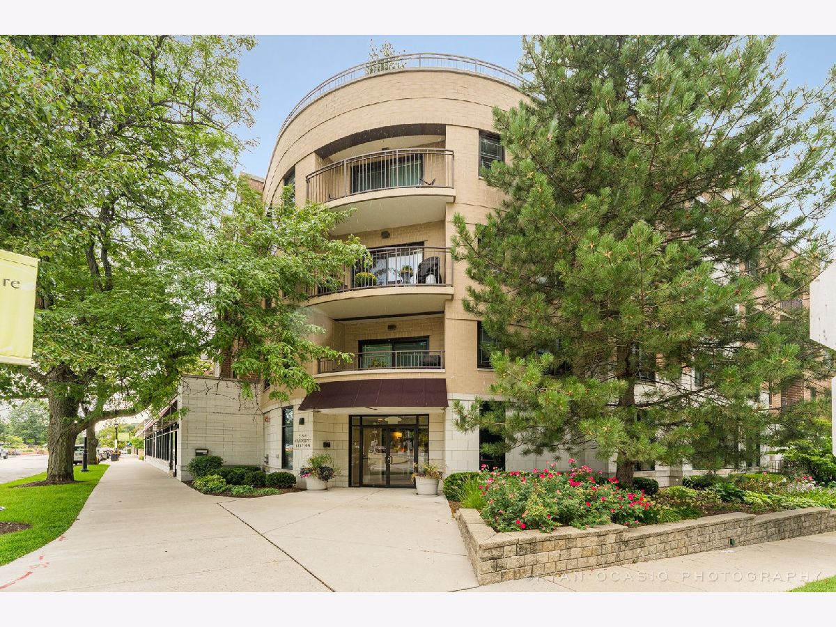 Condominiums Sold Crescent Station Glen Ellyn Illinois, 586 Crescent