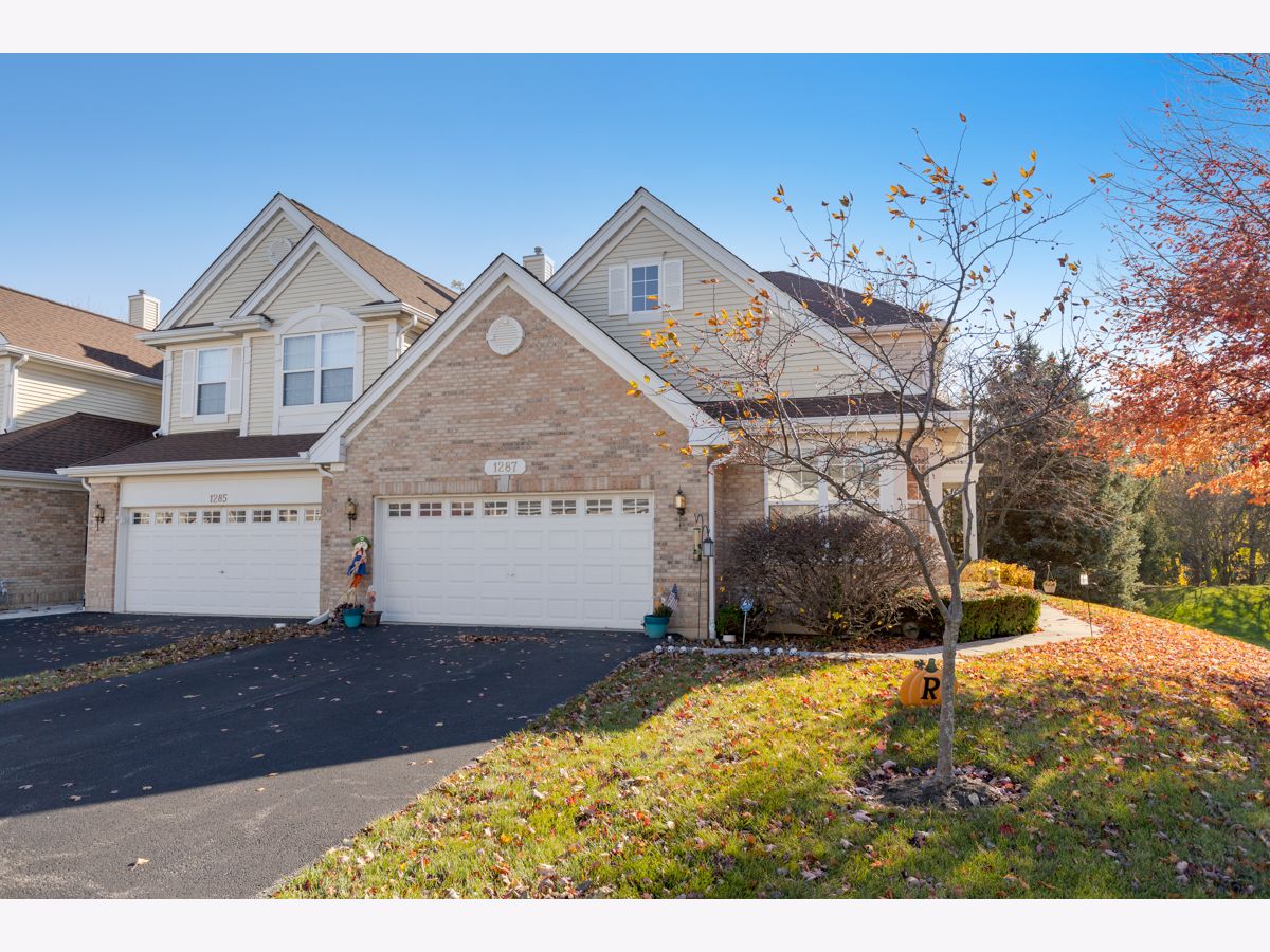 Townhomes Sold Timberline Bartlett Illinois, 1287 Timberline
