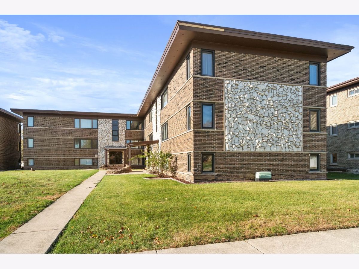 Condos & Townhomes Sold Parks Edge Worth Illinois, 6810 Lode