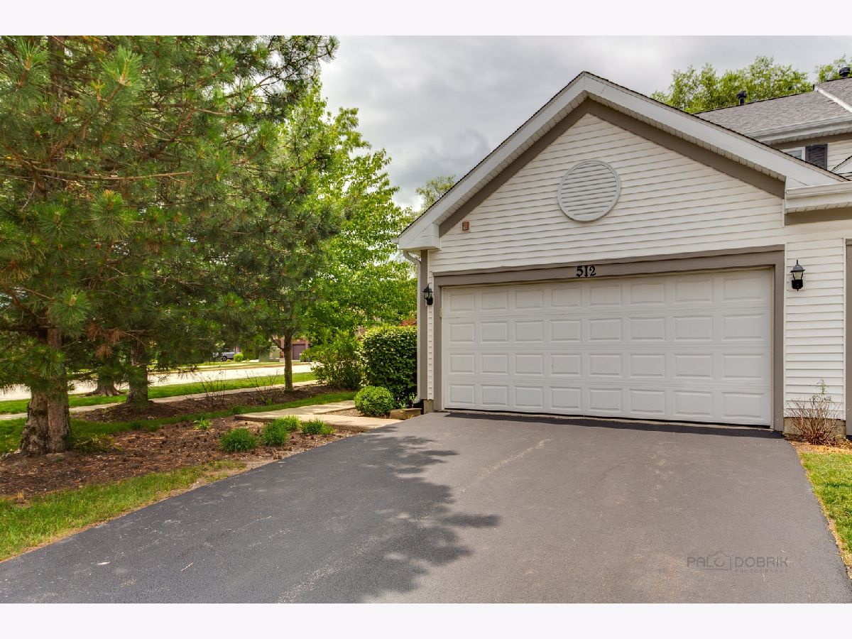 Townhomes Rented Insignia Ridge Mundelein Illinois, 512 Jennifer
