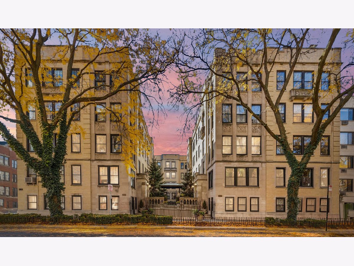 Condos & Townhomes Sold Pine Grove Court Chicago Illinois, 3602 Pine Grove