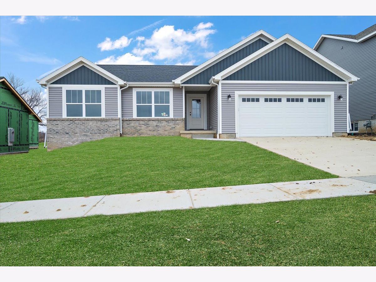 Homes & Condos & Townhomes Sold Fox Lake Bloomington Illinois, 2510 Savanna
