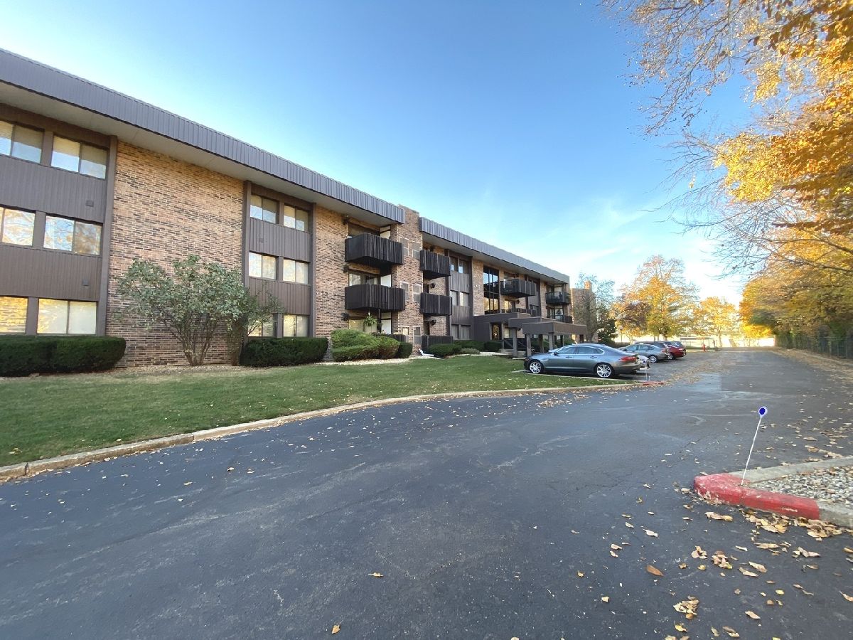 Condominiums & Homes Sold Woodland Terrace Joliet Illinois, 1423 Woodbridge