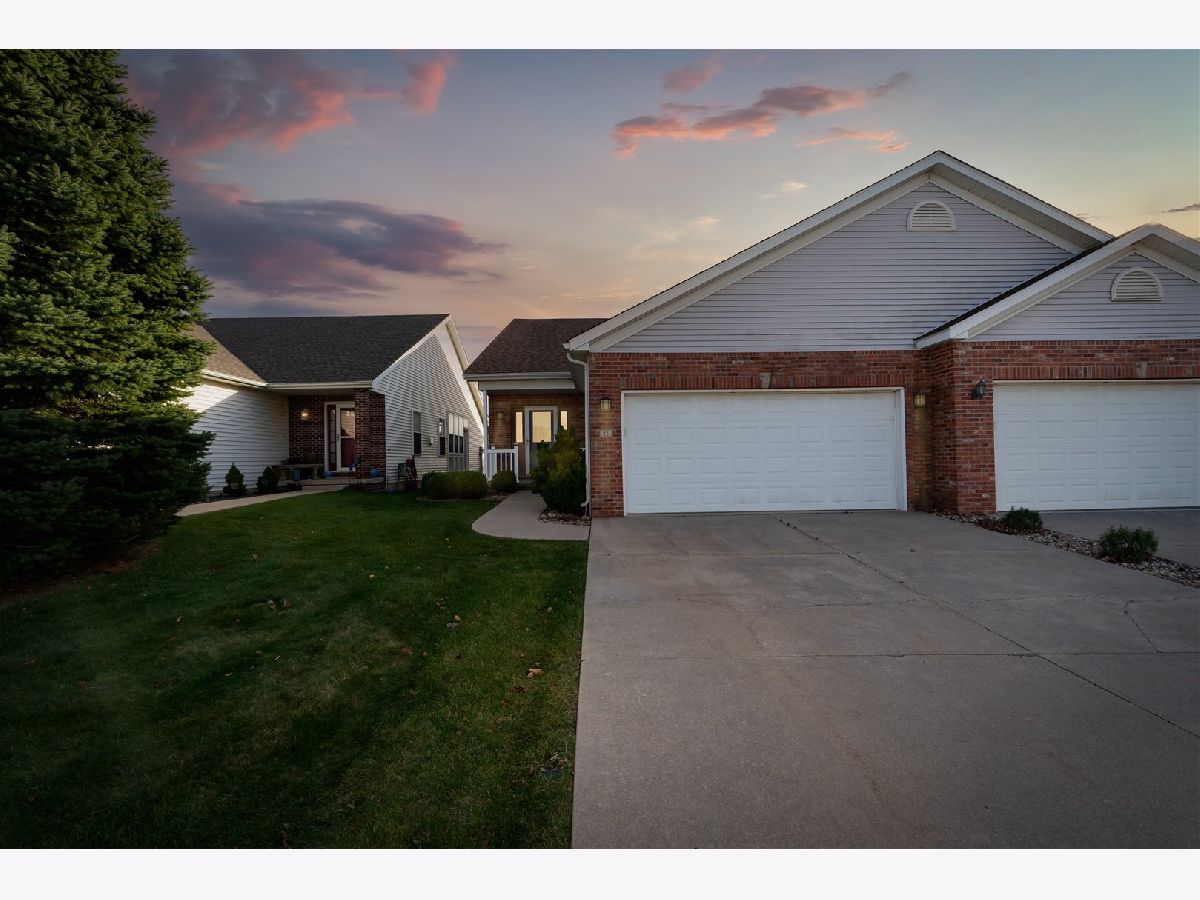 Homes & Condos & Townhomes Sold Windham Bloomington Illinois, 11 Grape Vine