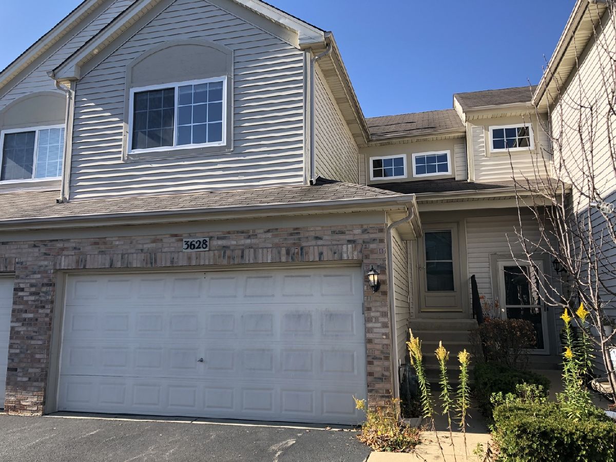 Townhomes & Condos & Homes Rented Shenandoah Carpentersville Illinois, 3628 Roanoke