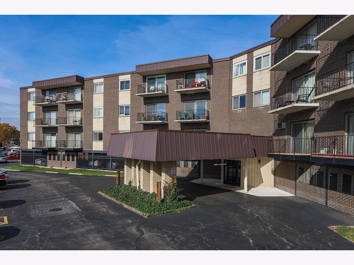 Condominiums & Homes Sold Bayport Oak Lawn Illinois, 9820 Pulaski
