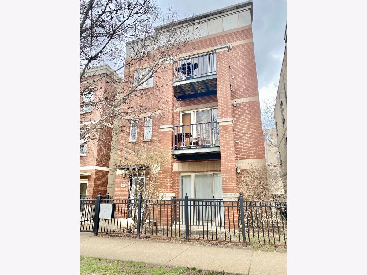 Condos & Townhomes Rented Roosevelt Square Chicago Illinois, 907 Lytle