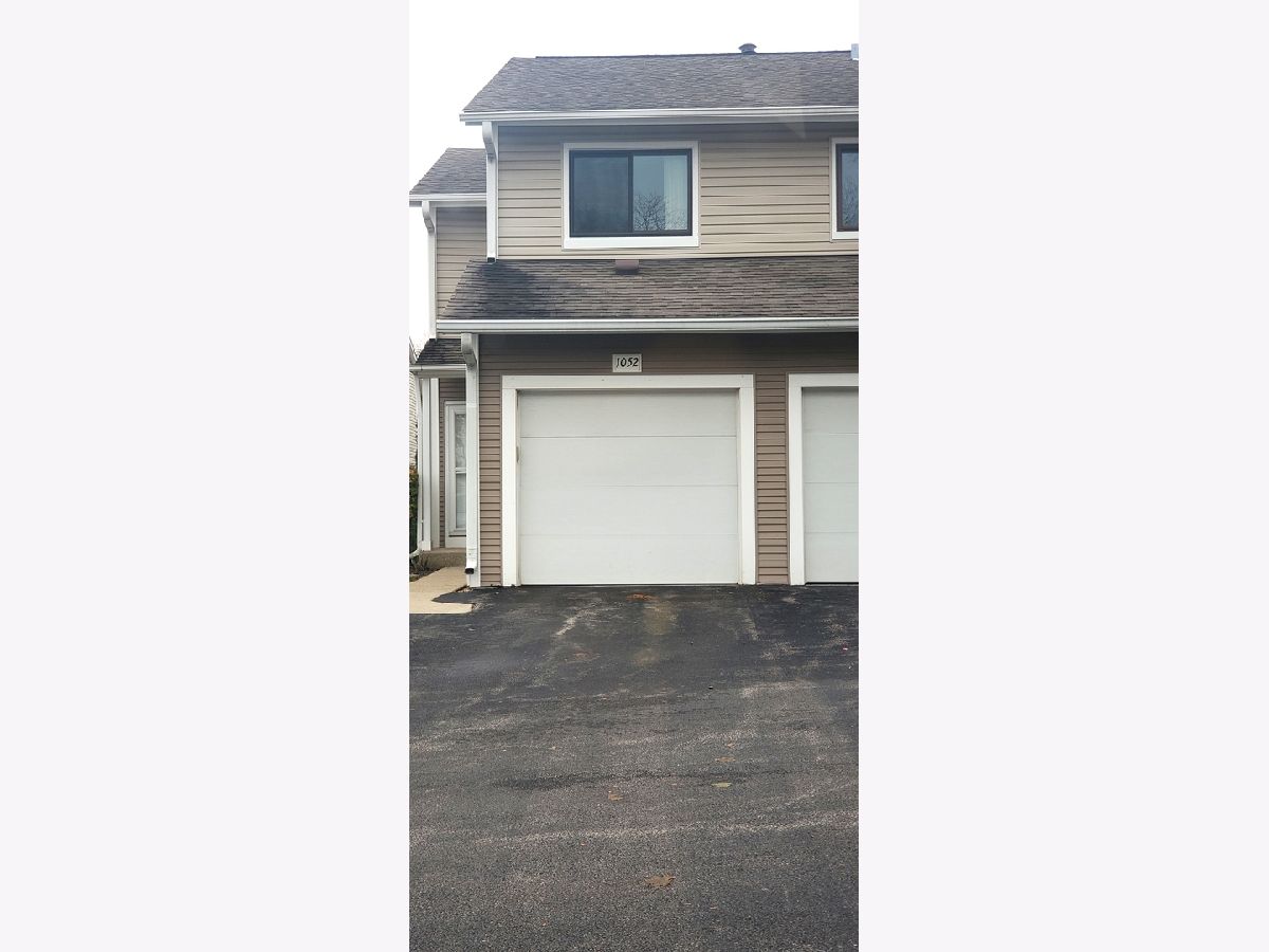 Townhomes & Condos Rented Cunningham Courts Palatine Illinois, 1052 Randville