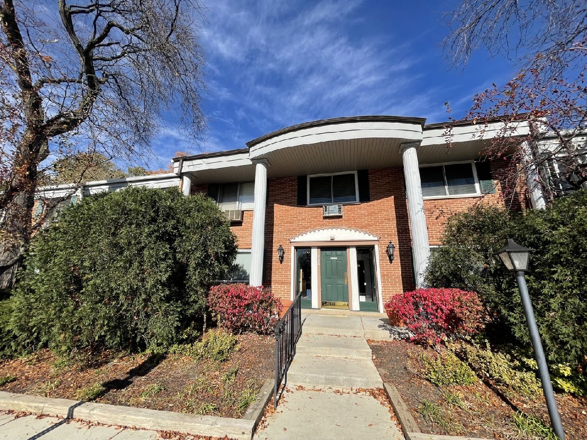 Condominiums & Homes Sold Brittany Place Arlington Heights Illinois, 702 Algonquin