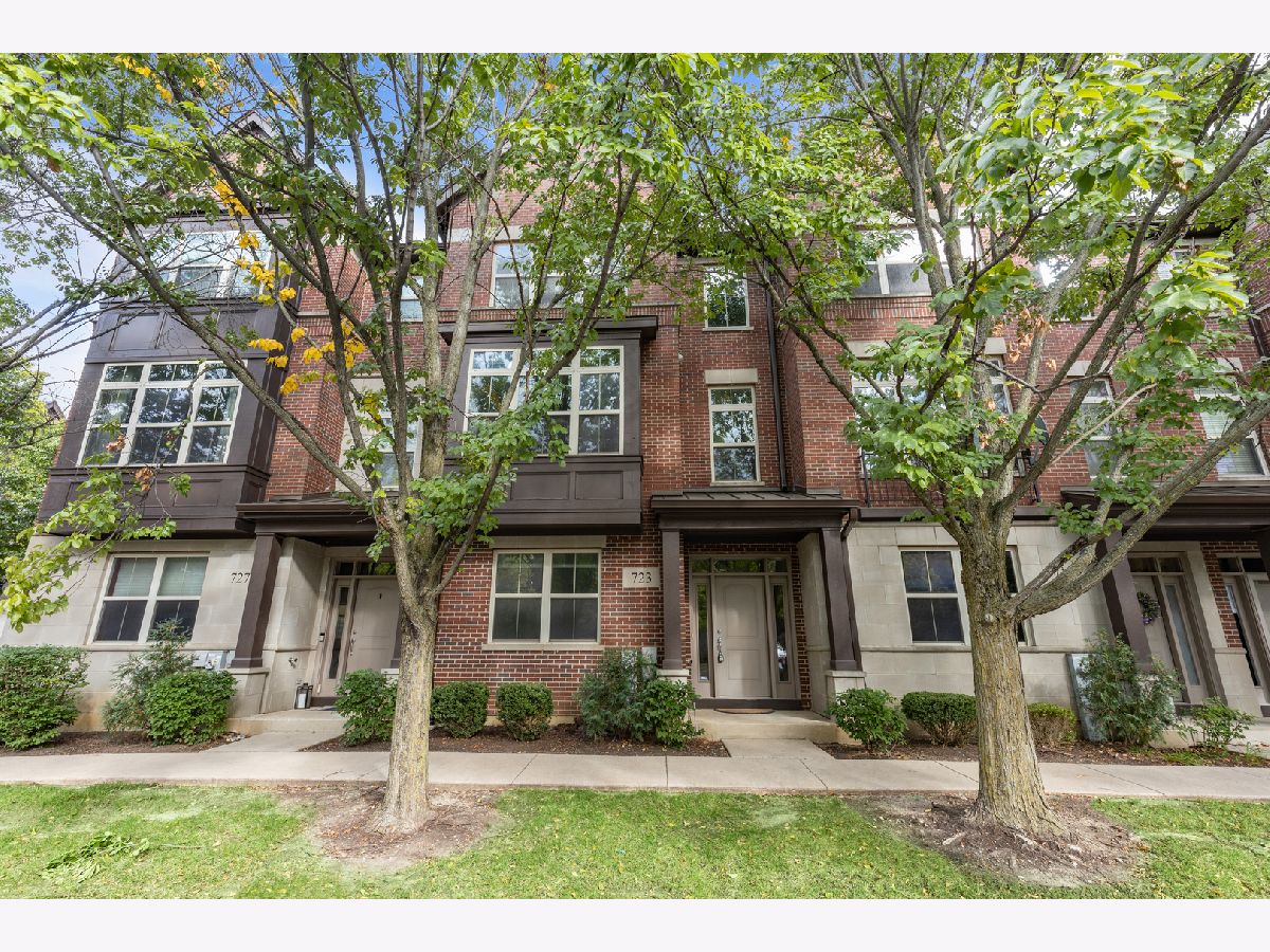 Townhomes Sold Aspen Pointe Vernon Hills Illinois, 723 Telluride