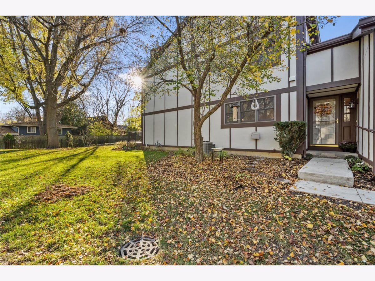 Townhomes Sold The Oaks St Charles Illinois, 51 White Oak
