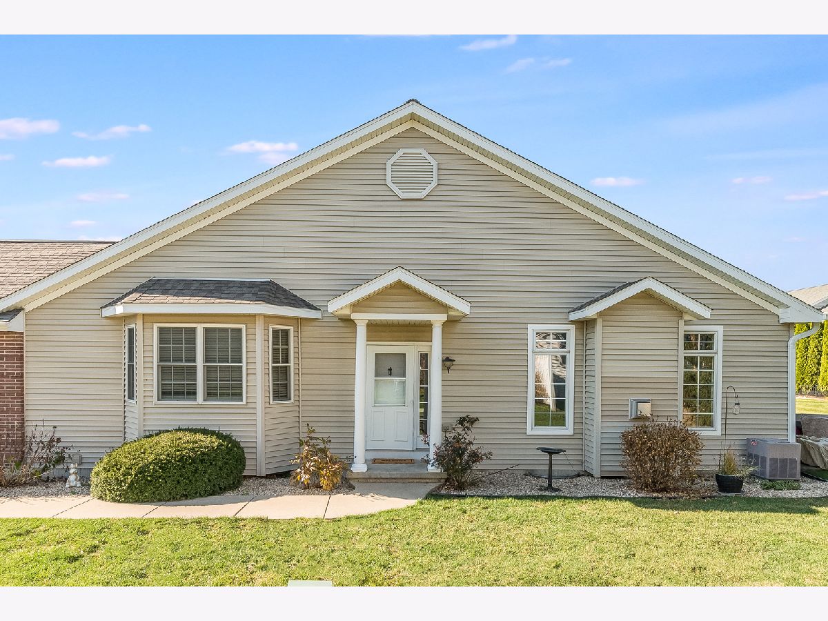 Townhomes & Homes Sold Fairview South Dekalb Illinois, 353 Manning