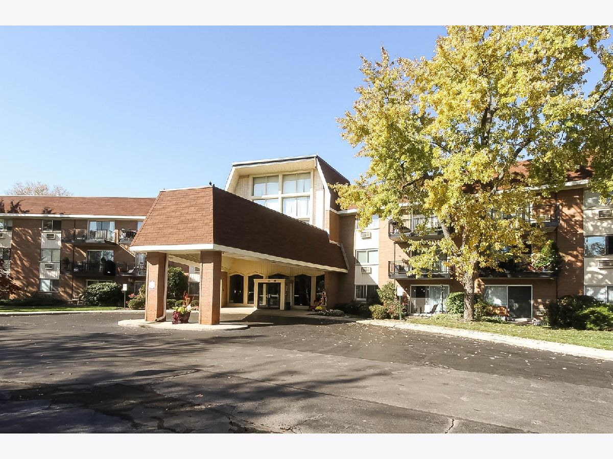 Condominiums Sold Royal Glen Glen Ellyn Illinois, 1188 Royal Glen
