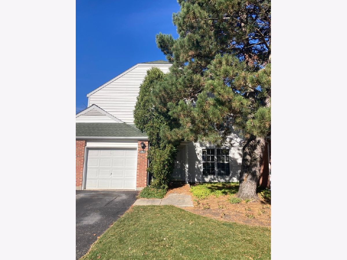 Townhomes & Condos Rented The Hamptons Lake Bluff Illinois, 102 Hampton