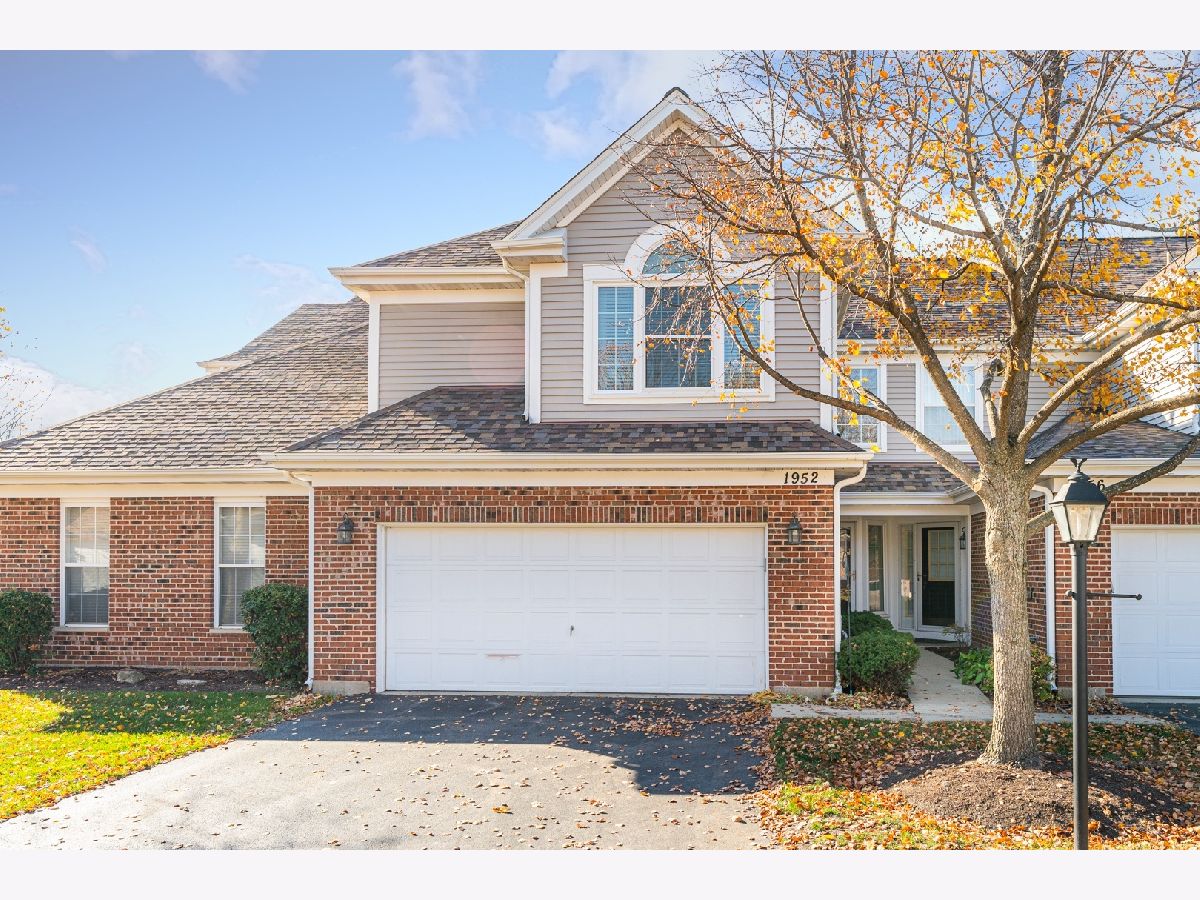 Townhomes & Condos & Homes Sold Lake Arlington Arlington Heights Illinois, 1952 Silver Lake