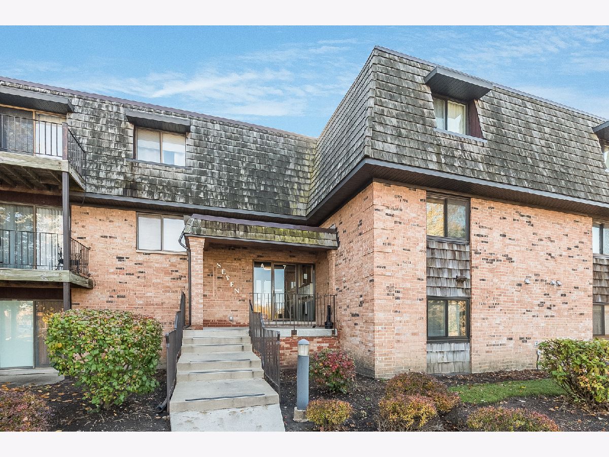 Condominiums Sold Arbors Buffalo Grove Illinois, 7 Oak Creek