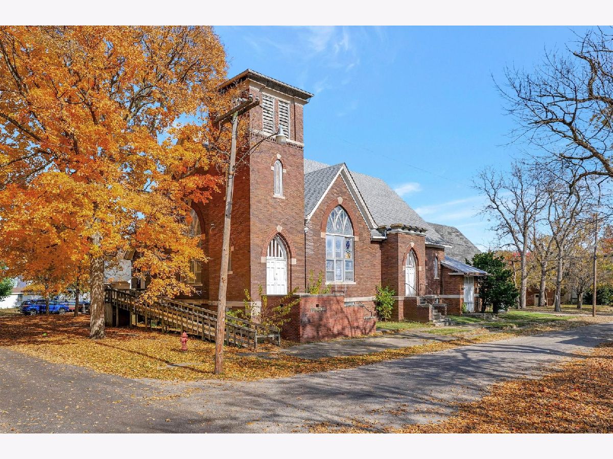  Sold De Land Illinois, 150 North Third