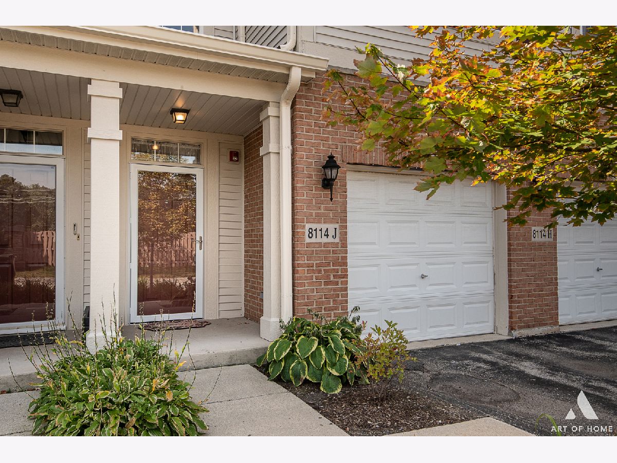 Condos & Townhomes Sold Asbury Woods Justice Illinois, 8114 Concord